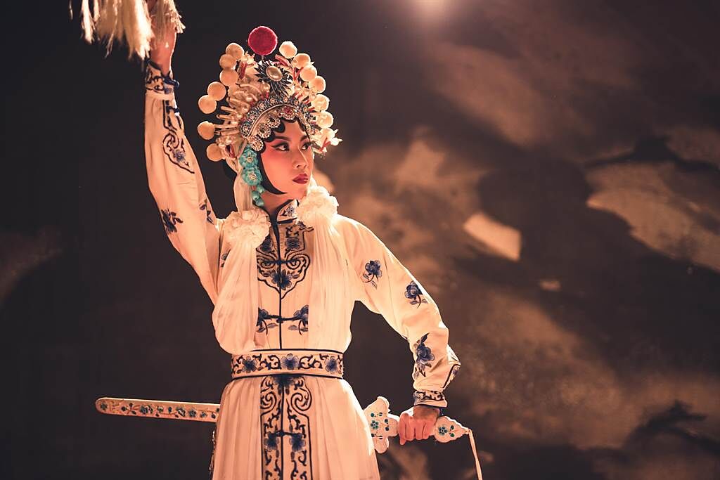 方宥心在《孟婆客棧》飾演野台戲女主角。（公視台語台提供)
