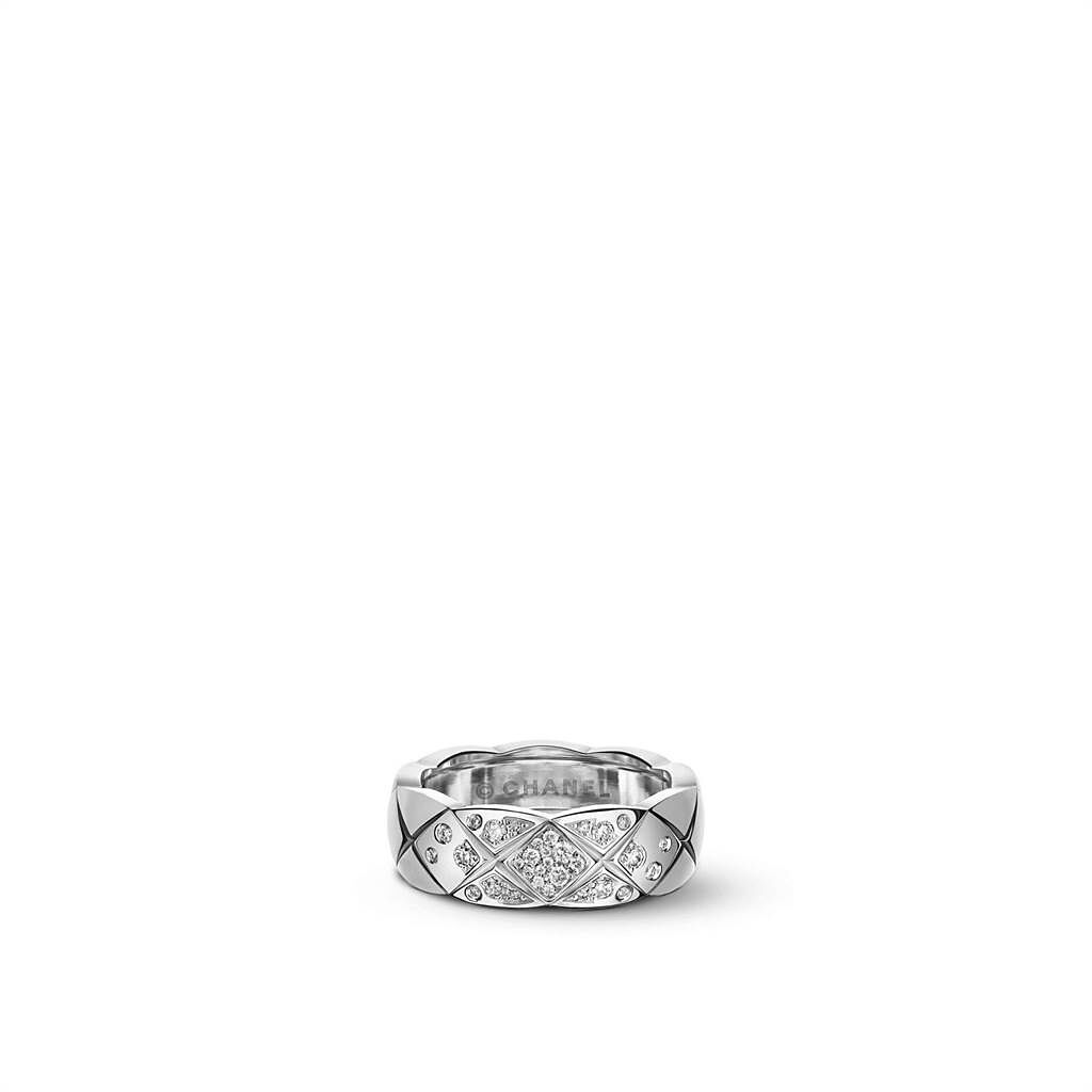 香奈兒COCO CRUSH戒指，18K白金鑲鑽，15萬3000元。（CHANEL提供）