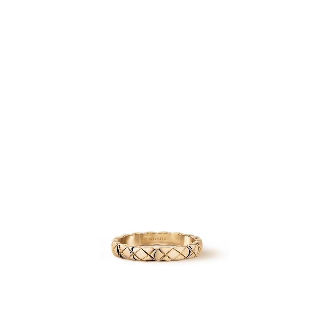 香奈兒COCO CRUSH戒指，18K米色金，4萬4000元。（CHANEL提供）