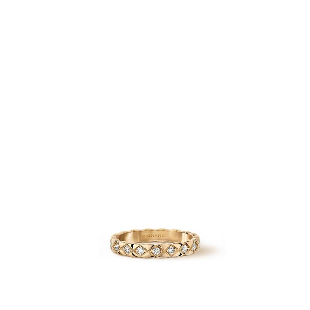 香奈兒COCO CRUSH戒指，18K米色金鑲鑽，11萬元。（CHANEL提供）