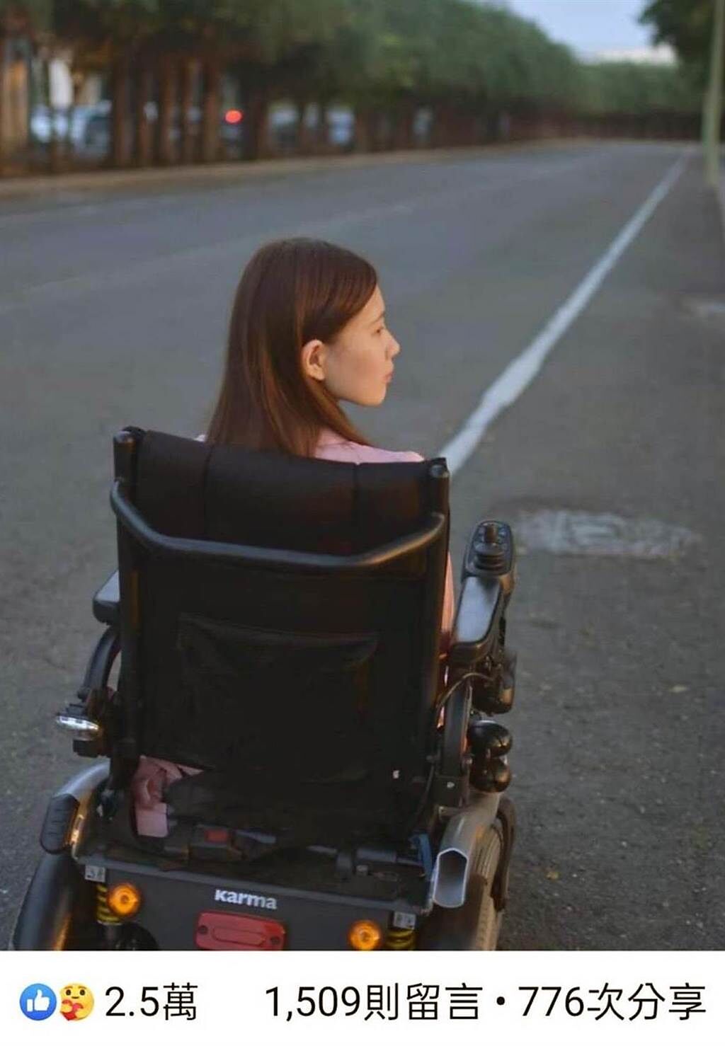 網紅「輪椅女孩雪莉」在臉書分享搭大台南公車回家，卻被司機嘲諷「不會開輪椅」的不愉快感覺，引發大批網友關注。（摘自輪椅女孩雪莉臉書／洪榮志台南傳真）