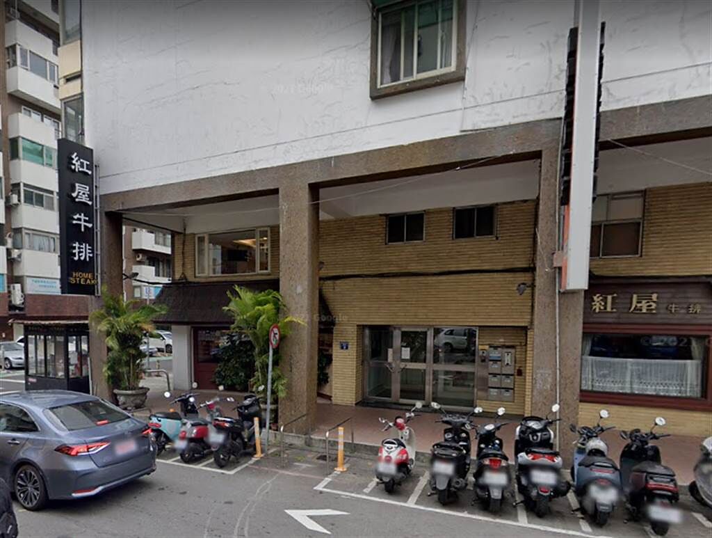 位在台北市忠孝東路四段的紅屋牛排，宣布將營業至今年底。（翻攝Google Map）