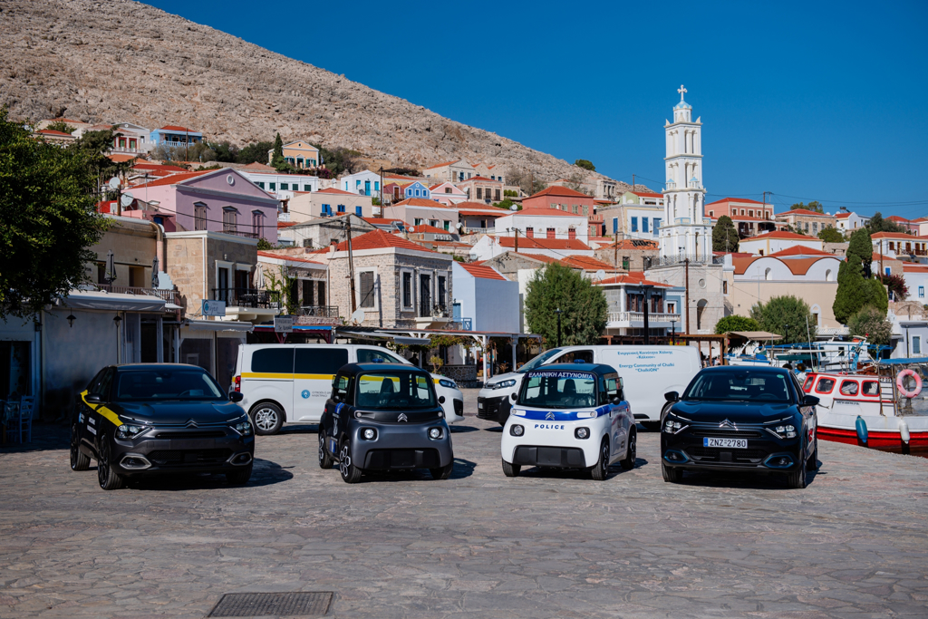 Citroën一舉交付8輛純電車給Chalki市政府，其中小巧可愛的Ami作為警車成為亮點。（圖／Citroën官網）