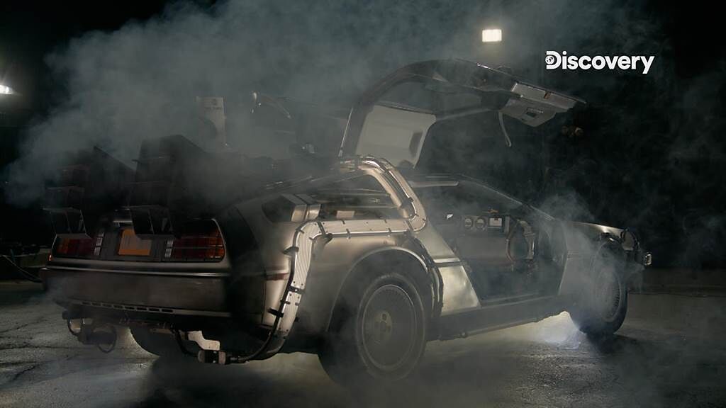 ↑德洛倫 （DeLorean DMC-12）設計充滿瑕疵，但因《回到未來》成為影史最著名的跑車。（Discovery提供）