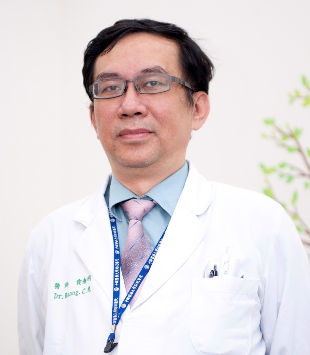 中國醫藥大學附設醫院黃春明醫師指出「定期回診」與「按時用藥」，是有效控制類風濕性關節炎的關鍵。(黃春明提供）