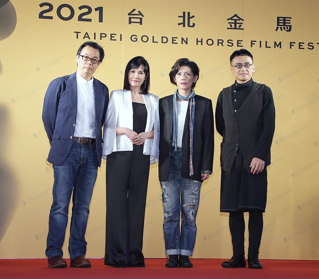 導演錢翔（左起）、陳湘琪、黃柔閩、陳以文為《修行》造勢。（羅永銘攝）