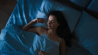 太早太晚睡都母湯！研究曝就寢黃金時段 降低心臟病風險