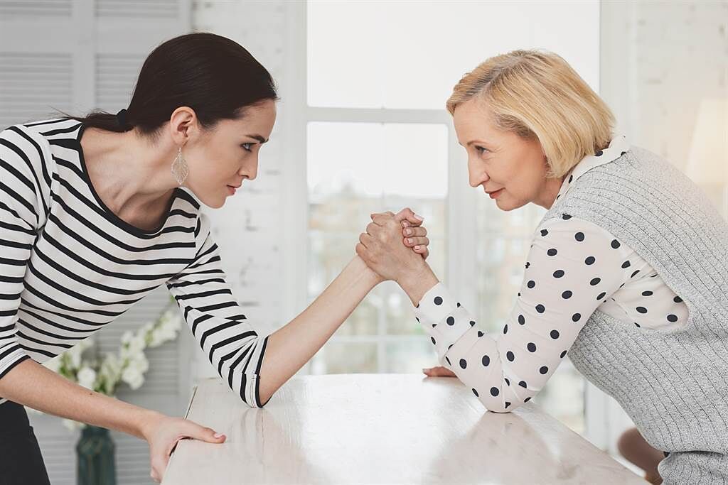 婆媳可以做好朋友嗎？做得到4+2招，都是聰明婆媳。(示意圖/Shutterstock)