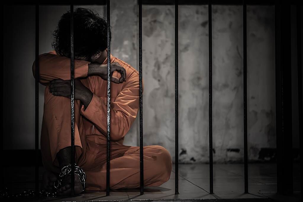 美國一名女性前囚犯拍片透露，若是過世的囚犯沒有家人，就會被安葬在監獄的墓地裡。(示意圖/達志影像)