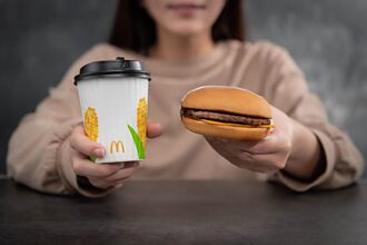 麥當勞11／24起漲價 主餐調幅2.2％ 大麥克、薯條漲3元、可樂漲5元
