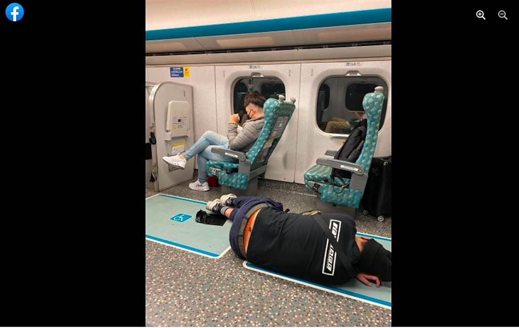 有男子在高鐵車廂內的走廊上直接側躺爽睡。（圖／翻攝自爆料公社公開版）