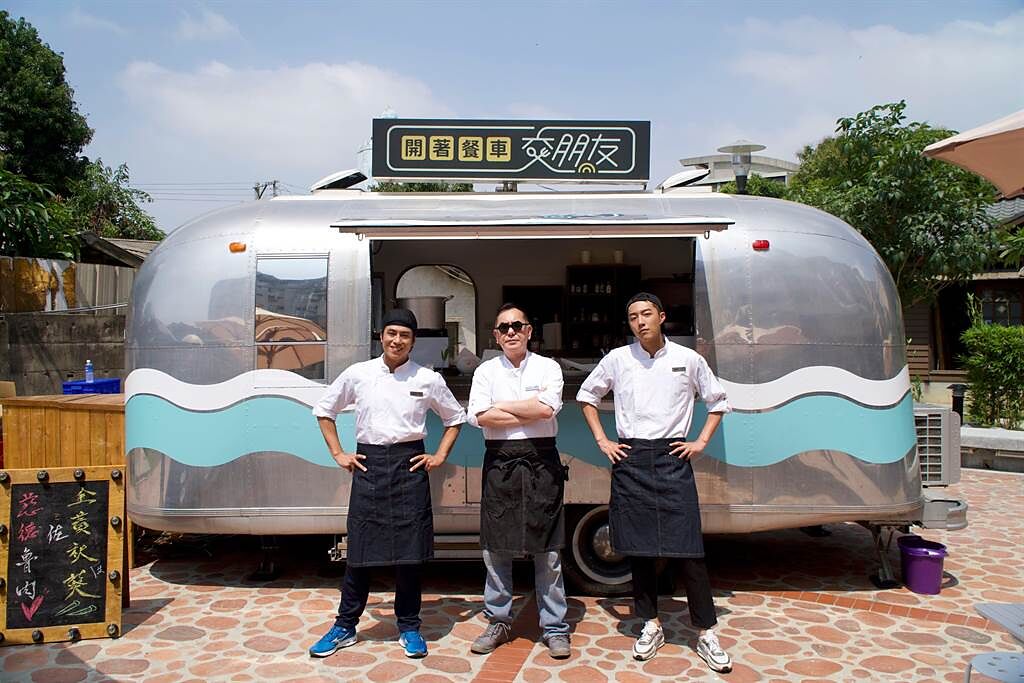 莊凱勛（左起）和黃秋生、蔡凡熙一同主持實境節目《開著餐車交朋友2》，私下也結為好友。（LIVE TV提供）