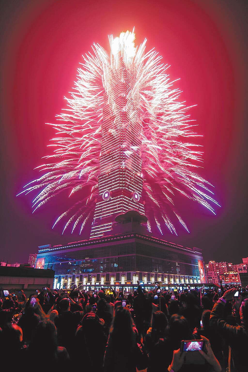 台北101的跨年煙火秀，每年都吸引大批民眾朝聖觀賞。（台北君悅酒店提供）