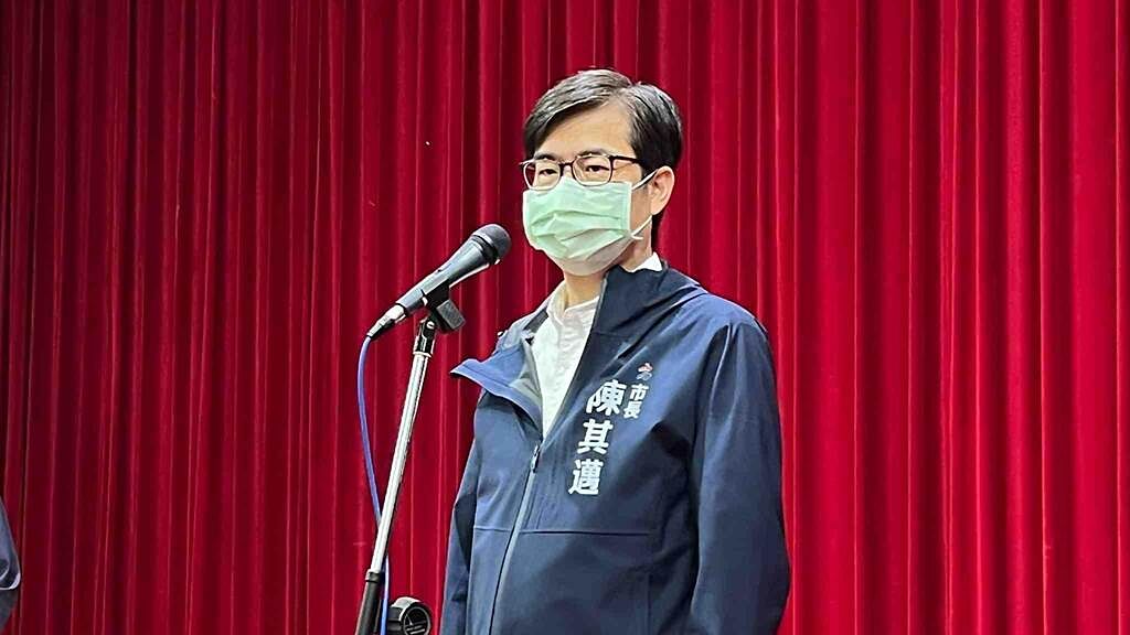高雄市長陳其邁今（29）日強調，防疫最重要在於邊過管制，在篩檢方式、檢疫天數、防疫旅館數量，都必須做到位。（柯宗緯攝）