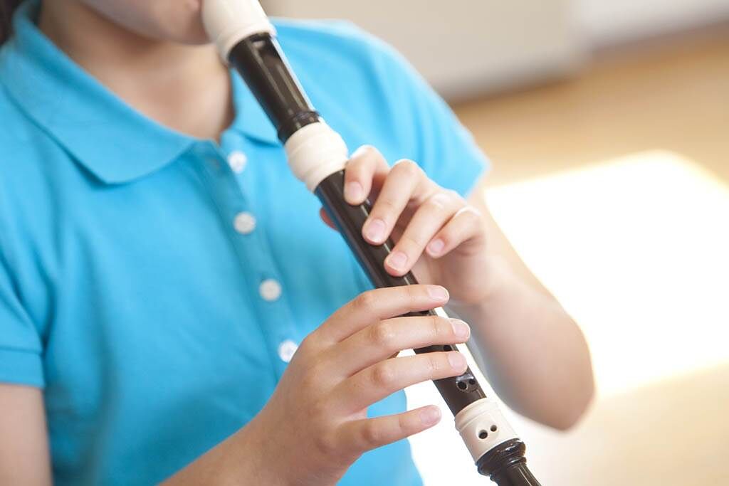 直笛之所以是國小必學樂器，關鍵在於「便宜」且「容易上手」。（示意圖／達志影像）
