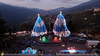 全台最高海拔聖誕樹在梨山 山谷燈光節今(7)日點亮