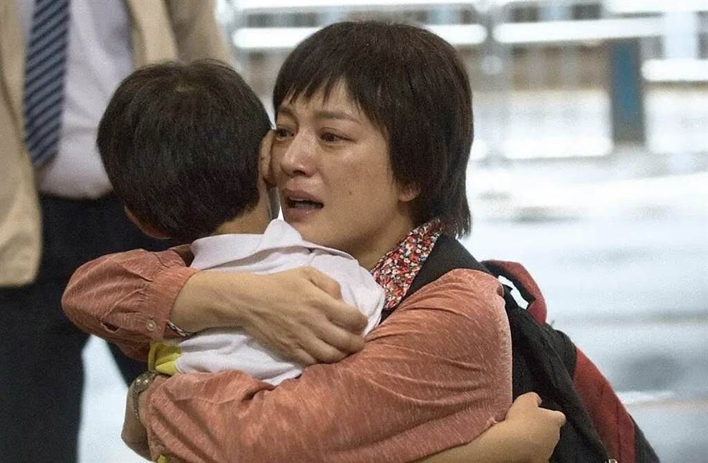 趙薇主演電影《親愛的》，戲中兒子的原形孫卓，失蹤14年終於在近日被找到。(翻攝自微博)