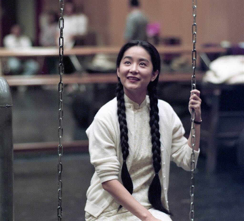 1991年表演舞台劇「暗戀桃花源」的林青霞。(圖/ 取自中時資料庫，林國彰攝)
