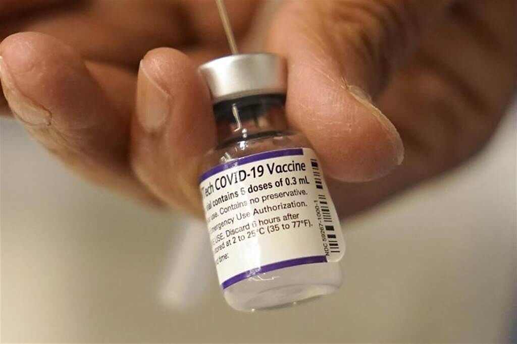 BNT和輝瑞宣布，試驗結果顯示，面對Omicron變異株，旗下疫苗「仍然有效」。（圖／美聯社）