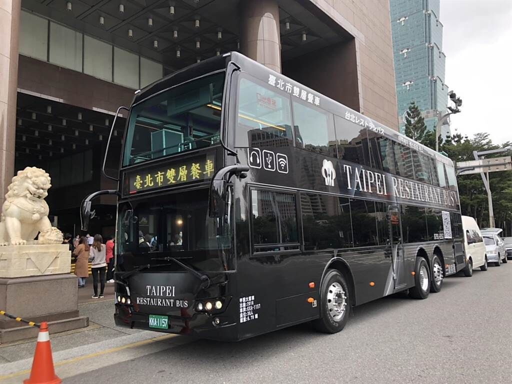 台北市推出全台首部雙層餐車。（楊亞璇攝）