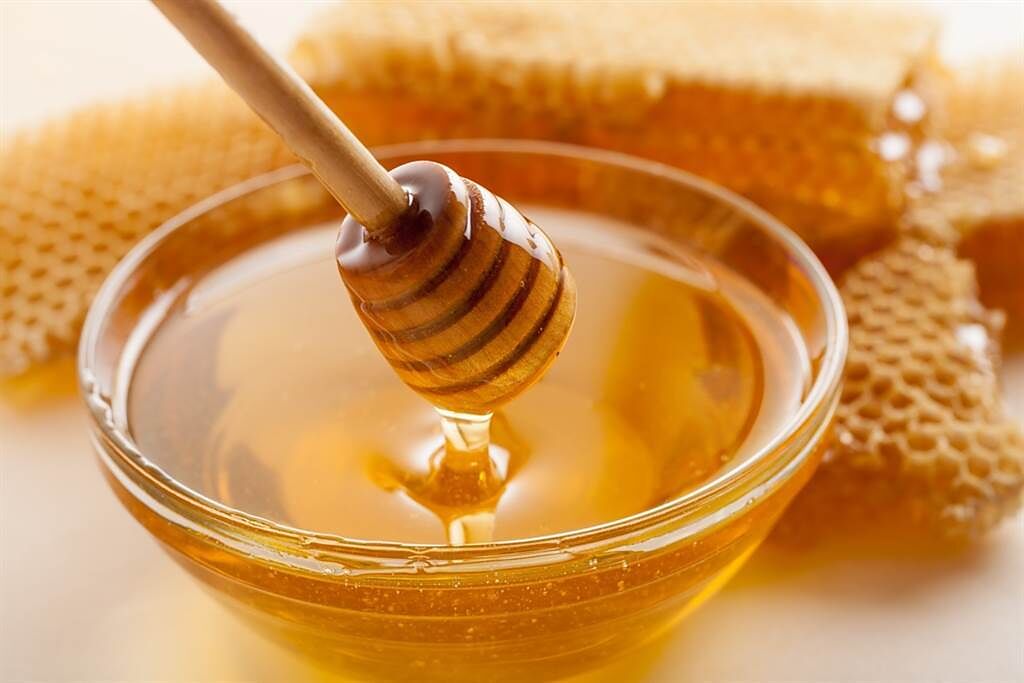 蜂蜜、黑糖、砂糖誰健康？蜂蜜可取代砂糖？營養師揭露顛覆想像！(示意圖/Shutterstock)