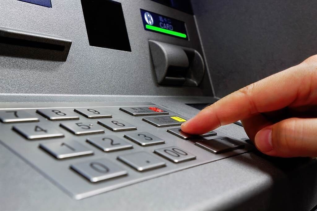 ATM大當機，財金公司已向金管會通報「重大偶發事件」，需於7天內提交報告說明。（示意圖／達志影像）