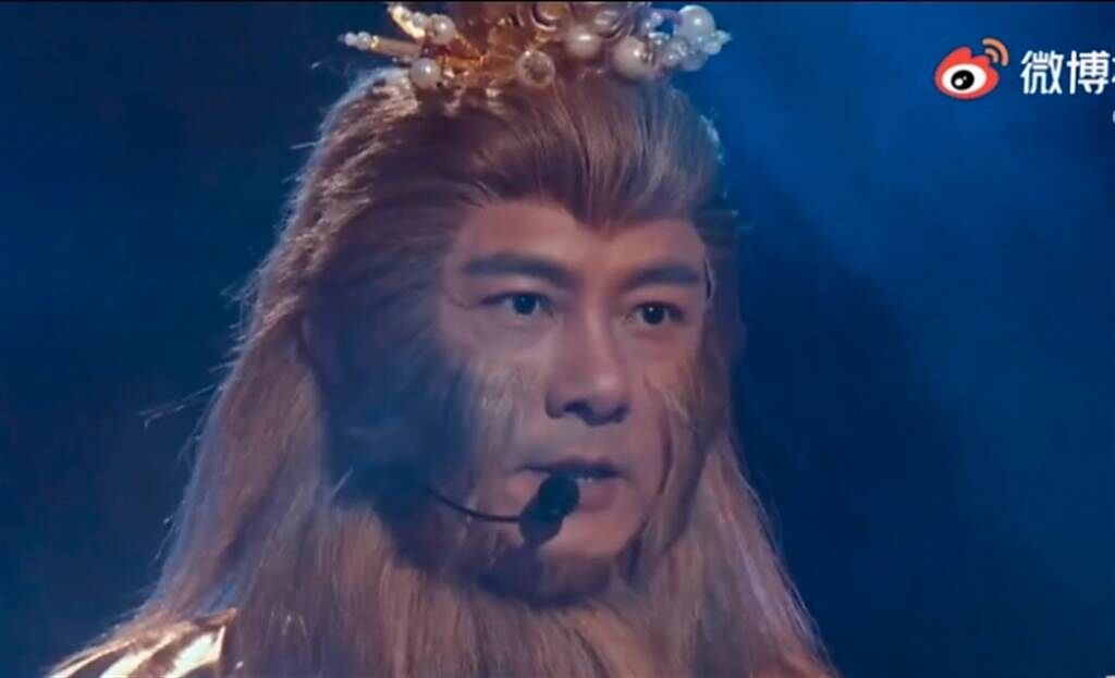 張衛健在《追光吧2》再扮「孫悟空」，在台上的他狀態絕佳風采依舊。（圖／翻攝自微博）