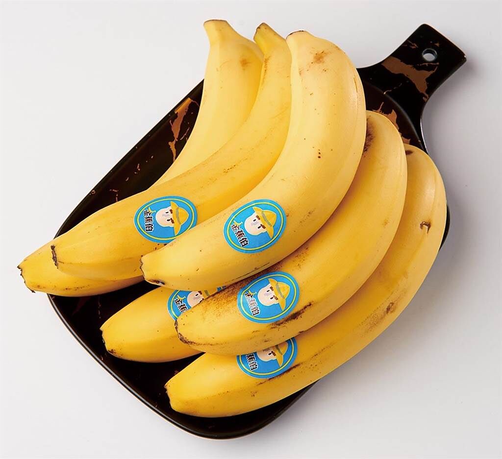 家樂福金蕉伯履歷香蕉，每袋5至7條約1公斤，99元。（家樂福提供）