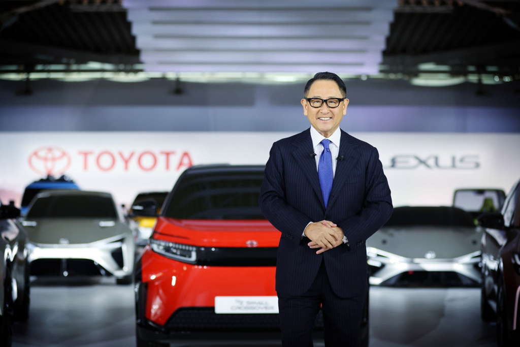 豐田總裁豐田章男認為，推行減碳應該因地制宜，強硬禁售燃油車輛不能有效減碳。（圖／TOYOTA提供）