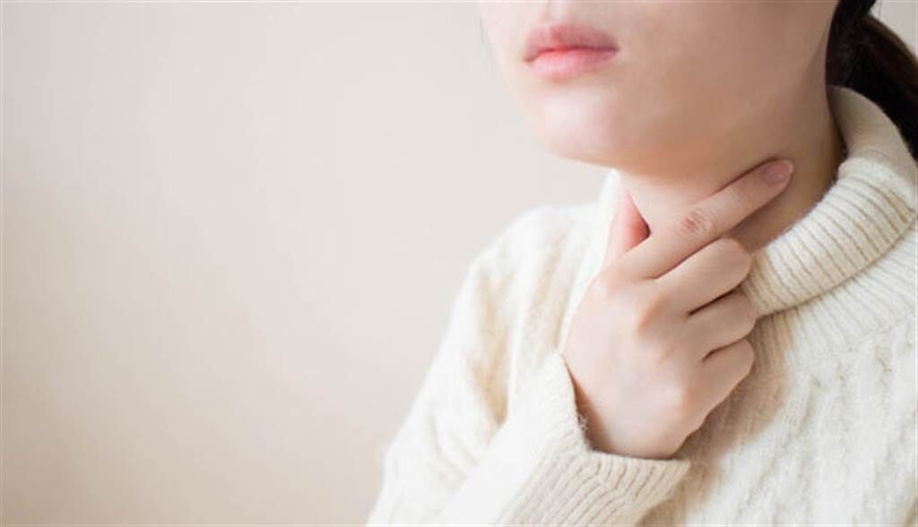 寄生上流》朴素丹年僅30歲罹甲狀腺乳突癌！ 醫揭「7危險徵兆」：幾乎都是女性。(示意圖/Shutterstock)