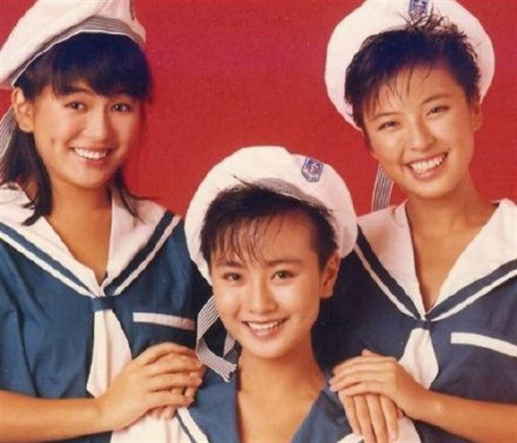 陳加玲(左一)以女團「開心少女組」出道。（圖／翻攝自微博）