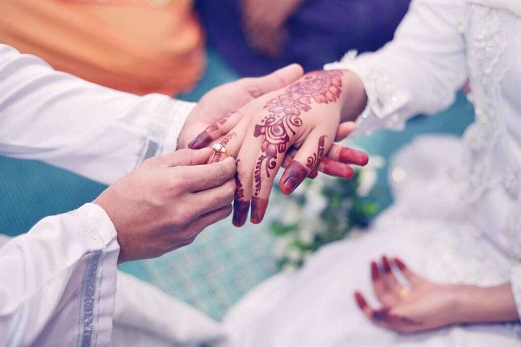 馬來西亞一名男子結婚當天才發現，原來自己和妻子是同父異母的兄妹。(示意圖/達志影像)