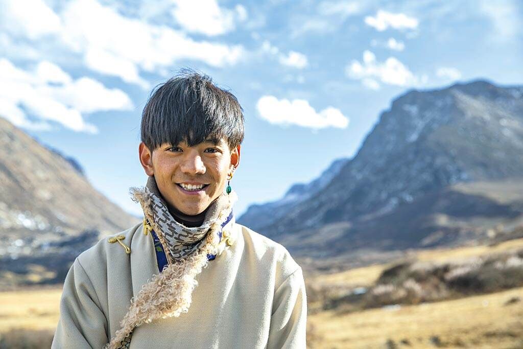 藏族美少年丁真去年爆紅，成為家鄉理塘縣旅遊形象大使，被譽為2020年「寶藏男孩」（圖╱新華社）