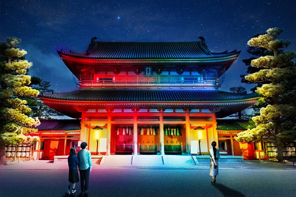 京都平安神宮中入列重要文化財的應天門在點燈加持下更加壯麗。　圖：株式会社NAKED／提供