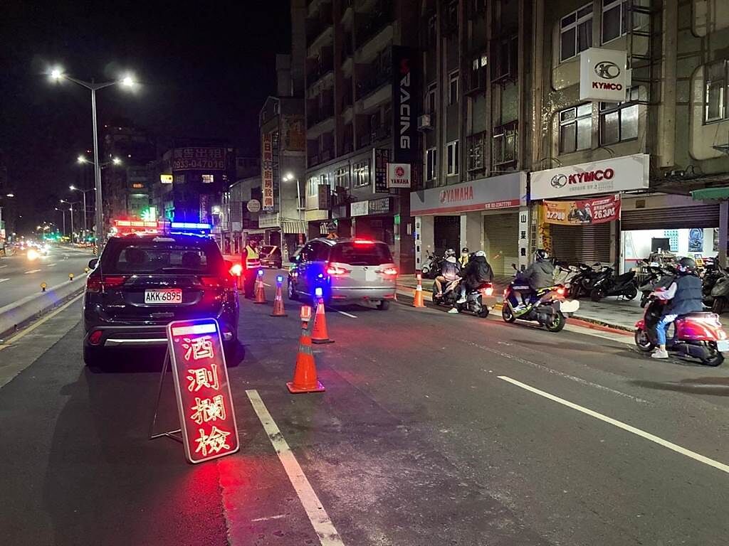 台北市警察局為避免民眾酒後駕車，決定自12月24日起至明年1月2日止，連續10天執行「取締酒駕駕車大執法」專案。（北市警局交通大隊提供）
