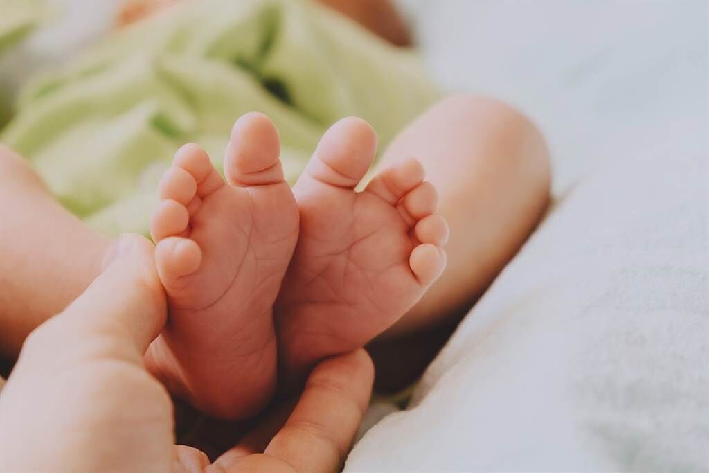 一名女網友表示，公公幫她的雙胞胎寶寶取名，她一看崩潰，諧音曝光網笑瘋。（示意圖／達志影像）