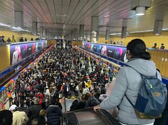 台北市跨年晚會圓滿結束　捷運旅客仍成沙丁魚「但平均等2班即可上車」