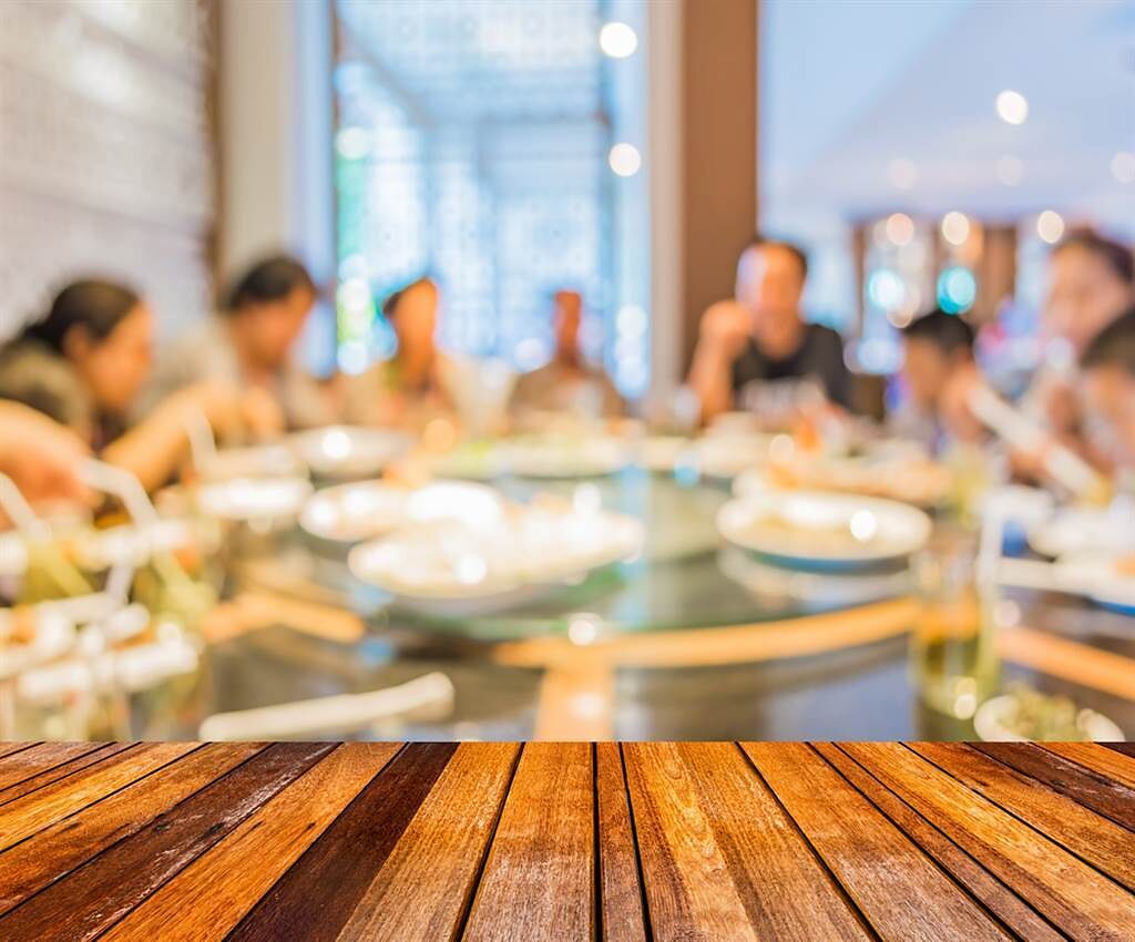 全家一起吃飯 竟有5大意想不到的好處。(示意圖/Shutterstock)
