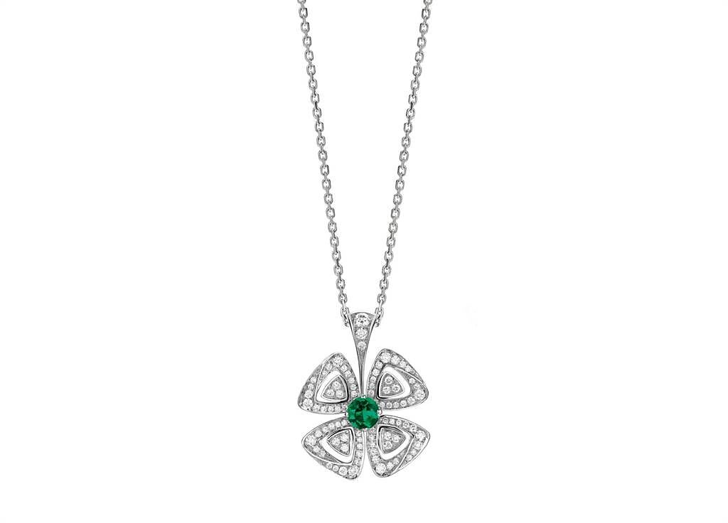 寶格麗Fiorever系列祖母綠與鑽石項鍊，29萬8700元。（BVLGARI提供）