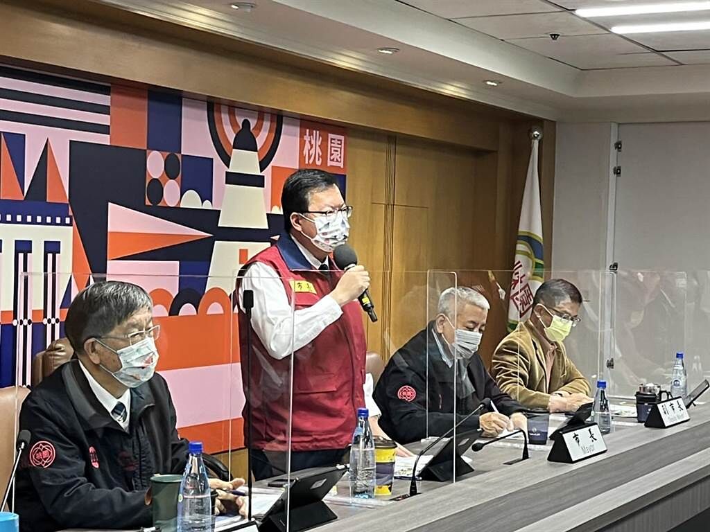 桃園市長鄭文燦6日舉行防疫專案會議，對外說明疫情狀況。（陳夢茹攝）