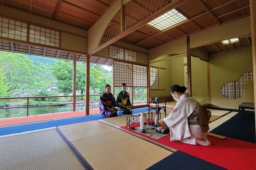 「瓢月亭」茶室體驗日式茶道文化。　圖：3市1町広域観光連携協議会／提供
