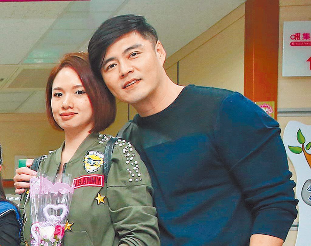 林子瑄前夫劉至翰（右）與當年的小三Vivian（左）成婚，六年後卻再度離婚，還欠下近千萬債務。（圖／中時資料照）