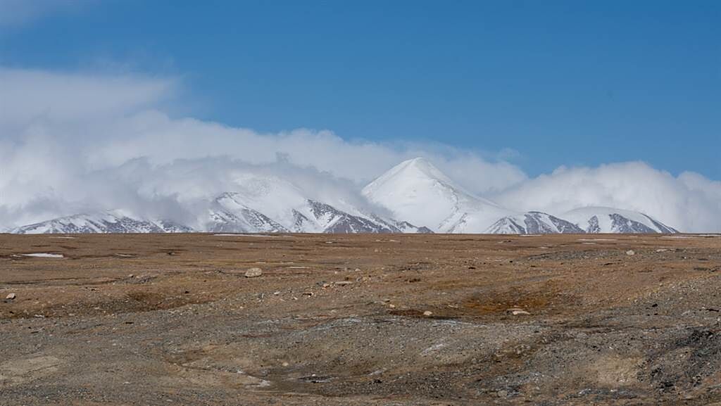 青藏高原的冰川發現28種未登錄現有資料庫的全新病毒，但科學家初判不會對人類造成影響。（示意圖／達志影像）