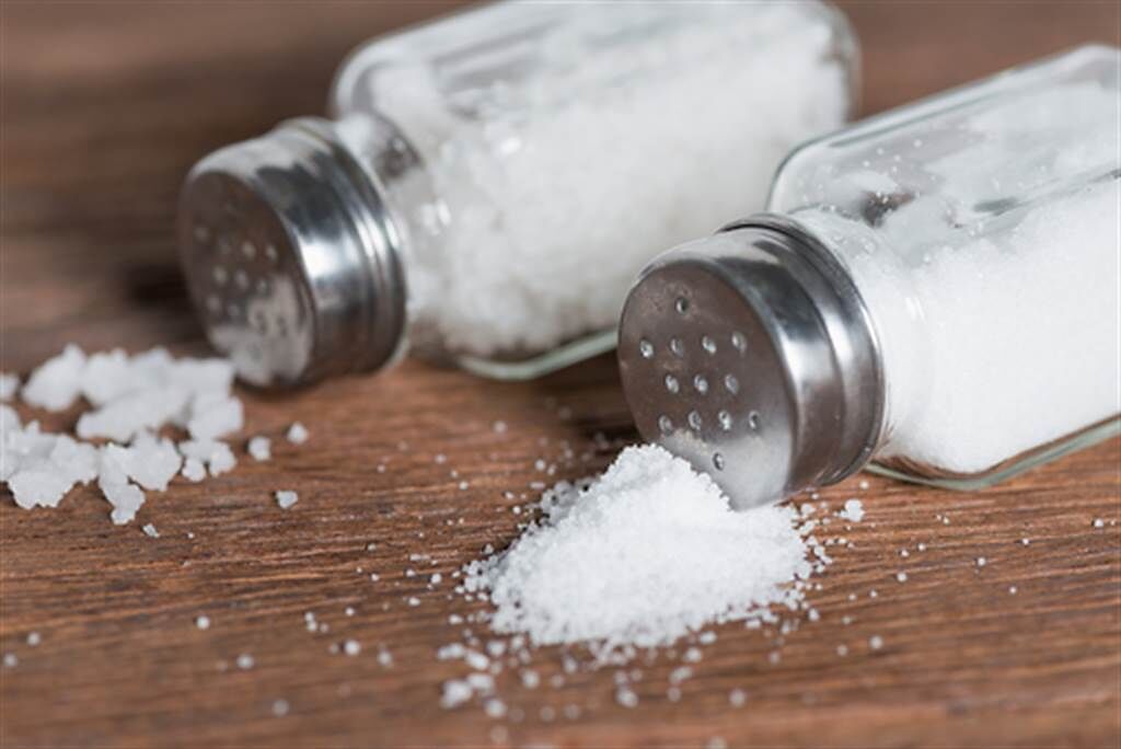 常用進口鹽 當心身體亮紅燈！營養師提醒注意這標示。(示意圖/Shutterstock)