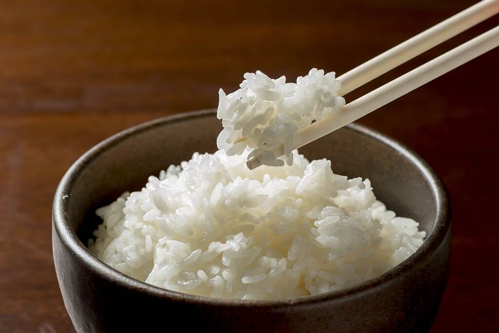 糙米、胚芽米及白米哪個最營養？農糧署為民眾解惑，並分享同時保有營養與口感的吃法。(示意圖/達志影像)
