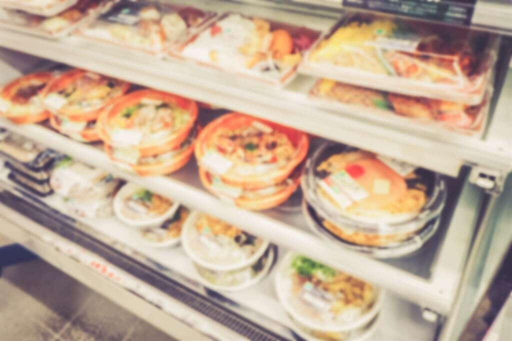 營養師王證瑋分享，在便利商店挑選食物一定要先看營養標示，注意蛋白質、脂肪、碳水化合物和熱量的含量。(示意圖/達志影像)