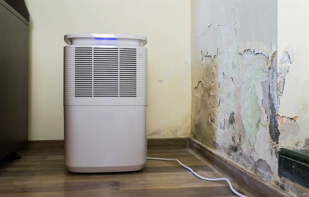 除濕機這樣用錯了！內行曝多2個動作更省電，且濕度秒降。(示意圖/Shutterstock)