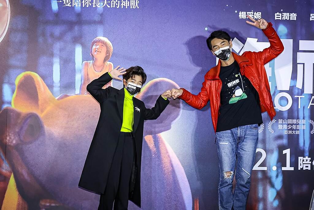 李李仁（右）與白潤音出席主演《嗨！神獸》首映會。（羅永銘攝）