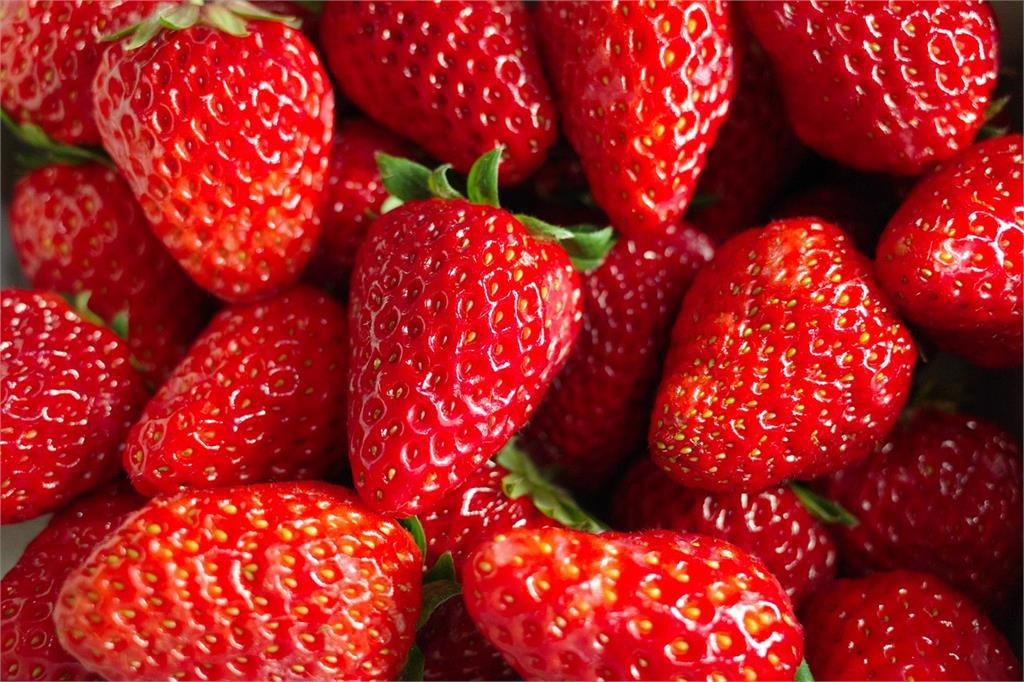 女友一到冬季一定要吃草莓。(圖/翻攝自pexels)
