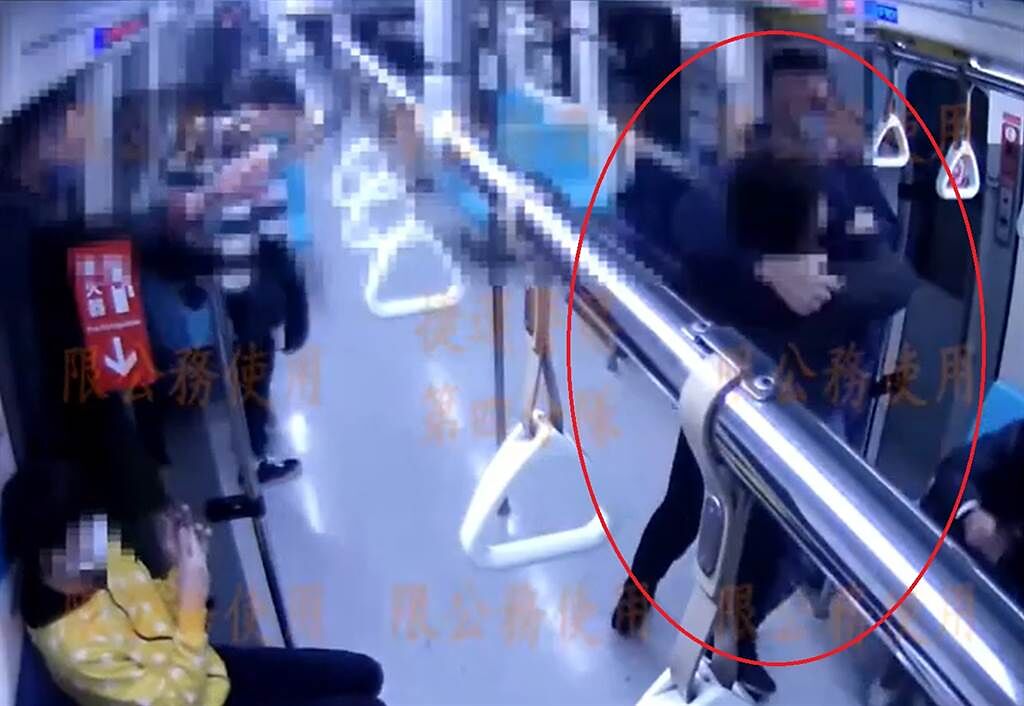 捷運站內打架1年184件 警方公開畫面呼籲乘客平心靜氣。（翻攝影片）